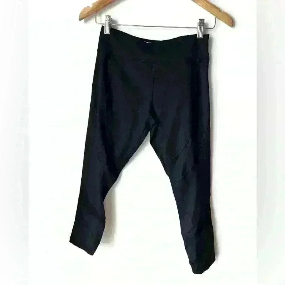 Forever 21 Women’s Black Leggings Zigzag Capris Style Gym Travel Hiking Small